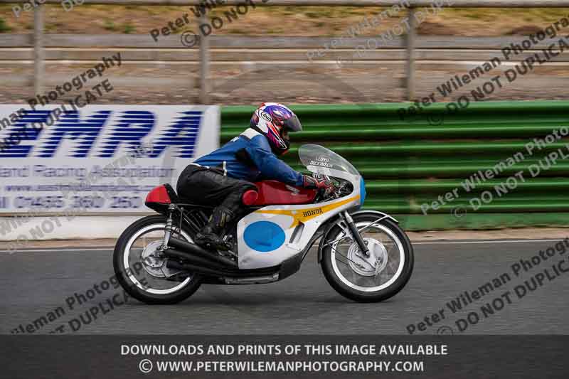 Vintage motorcycle club;eventdigitalimages;mallory park;mallory park trackday photographs;no limits trackdays;peter wileman photography;trackday digital images;trackday photos;vmcc festival 1000 bikes photographs